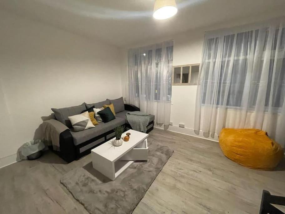 Beautiful 2 Bedroom On Tower Bridge Londres Exterior foto