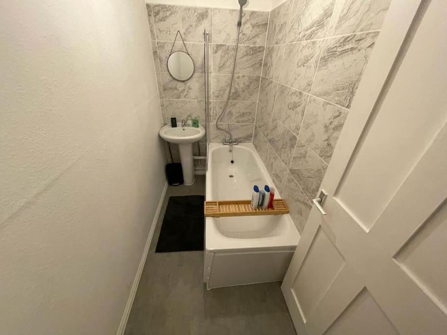 Beautiful 2 Bedroom On Tower Bridge Londres Exterior foto